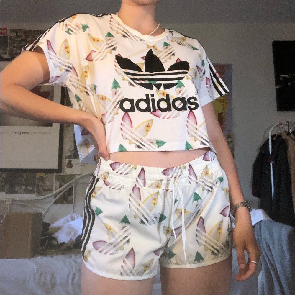 Adidas two piece short and crop too set